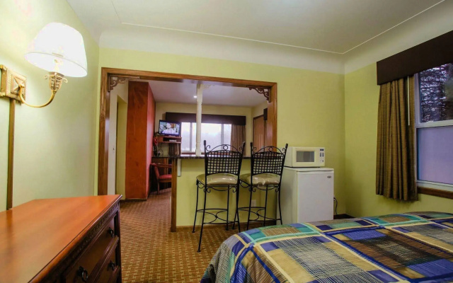 photo 2 of Fellows Creek Lodge