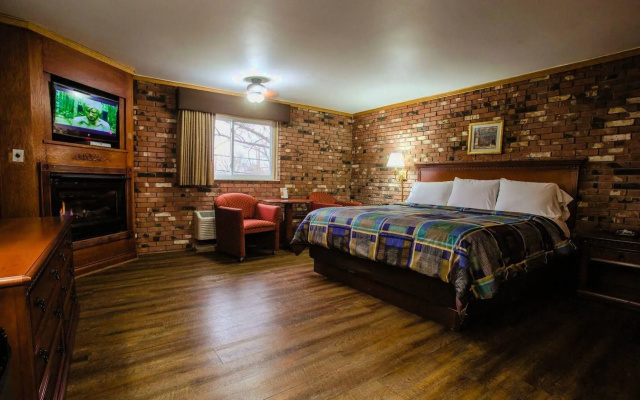 photo 4 of Fellows Creek Lodge