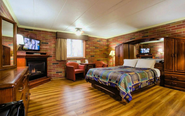photo 5 of Fellows Creek Lodge