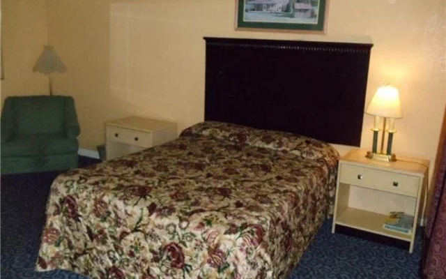 photo 3 of Fernwood Motel
