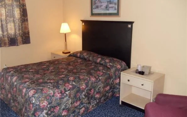photo 4 of Fernwood Motel