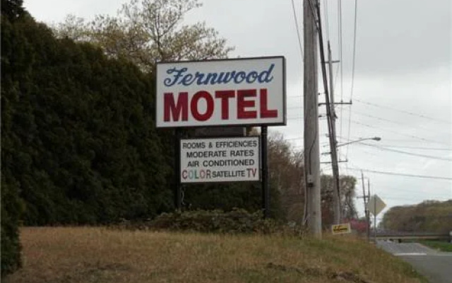 photo 5 of Fernwood Motel