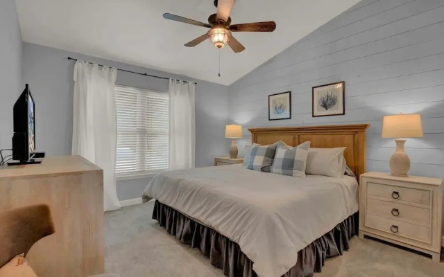 photo 3 of Fisherman Friend! - Coastal Condo - Views Await!