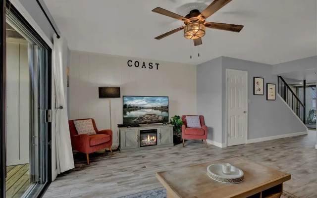 photo 2 of Fishermans Friend! - Coastal Condo - Views Await!