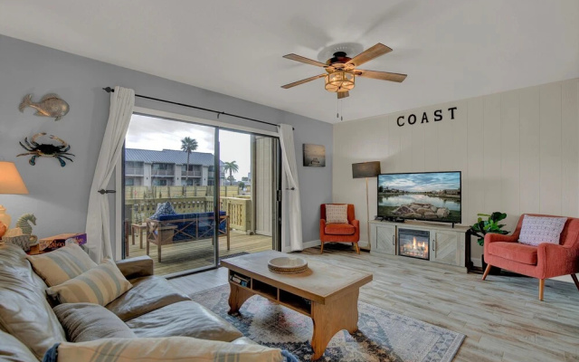 photo 3 of Fishermans Friend! - Coastal Condo - Views Await!