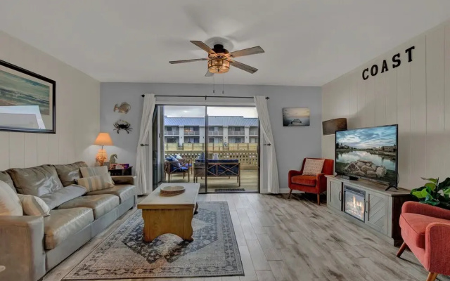 photo 4 of Fishermans Friend! - Coastal Condo - Views Await!
