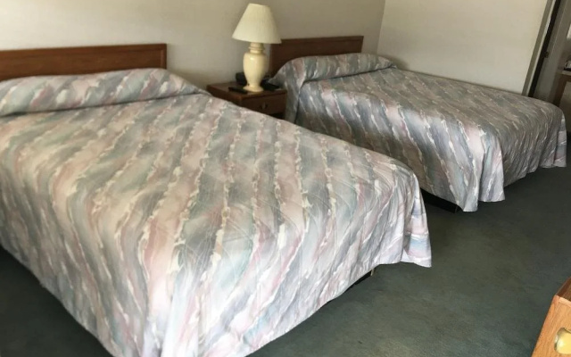 photo 2 of Flag's West Motel