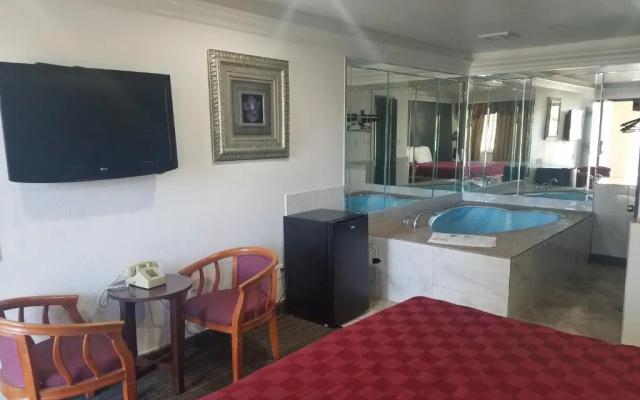 photo 4 of Flamingo Inn