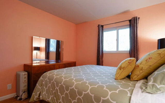 photo 2 of Flamingo Lady San Francisco Airport North Sleeps 6