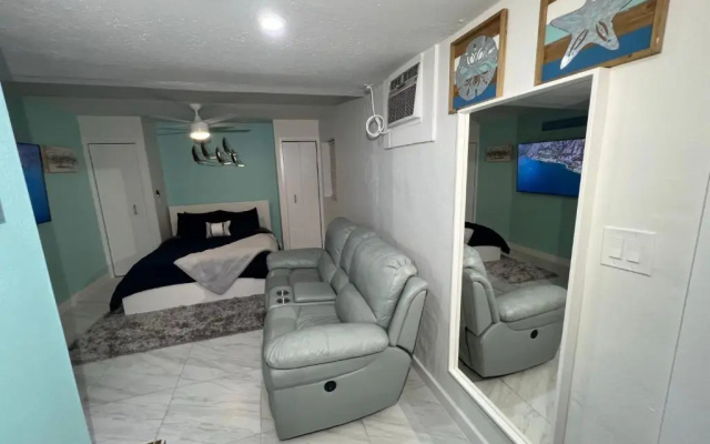 photo 2 of Flamingo Studio - 5 min to Beach