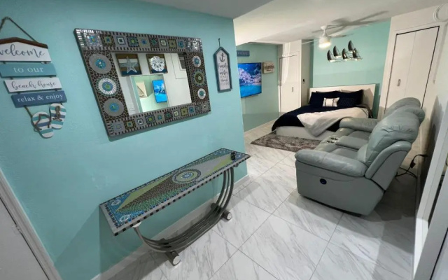 photo 4 of Flamingo Studio - 5 min to Beach