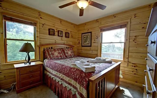 photo 2 of Flatlanders' Retreat - 4 Br Cabin