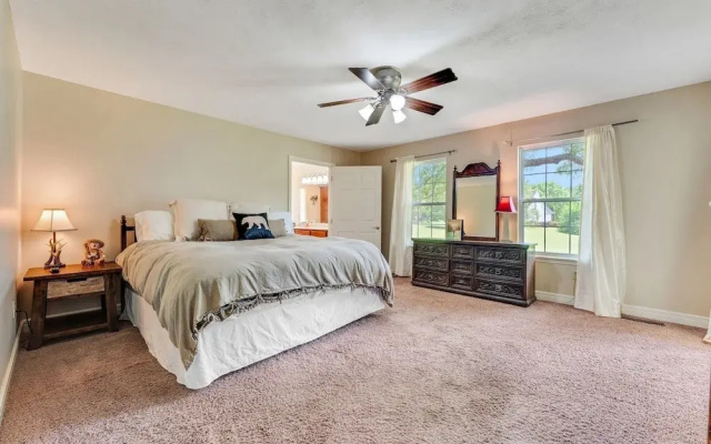 photo 3 of Flippin Haven: Spacious & Cozy Retreat 3 Bedroom Home