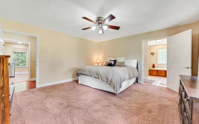photo 4 of Flippin Haven: Spacious & Cozy Retreat 3 Bedroom Home