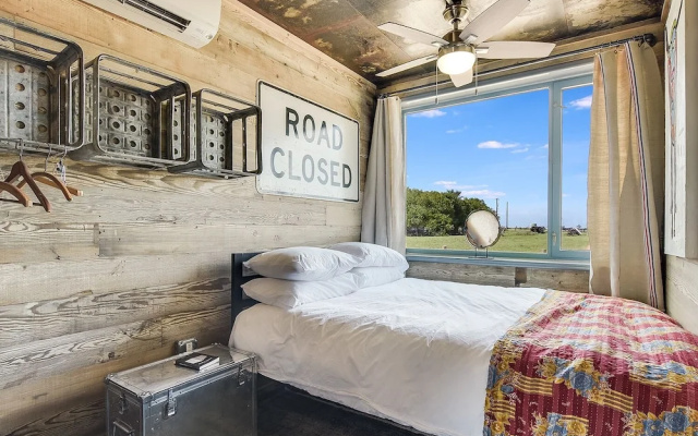 photo 4 of Flophouze Shipping Container Hotel