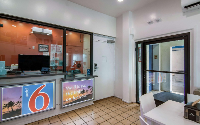 photo 2 of Motel 6 Monterey Park, CA