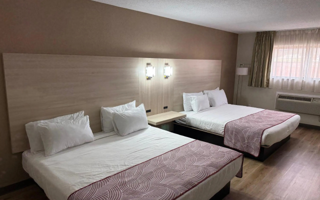 photo 2 of The Floral Park Motor Lodge