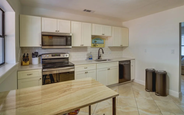 photo 3 of Melbourne Escape w/ Screened Patio, Near Beaches!