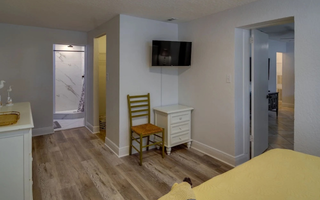 photo 5 of Melbourne Escape w/ Screened Patio, Near Beaches!
