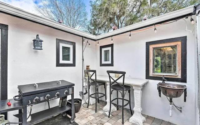 photo 4 of Florida Getaway w/ Patio ~ 3 Mi to Beaches!