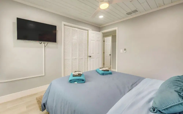 photo 5 of Florida Gulf Coast Getaway: Pool + Screened Lanai!
