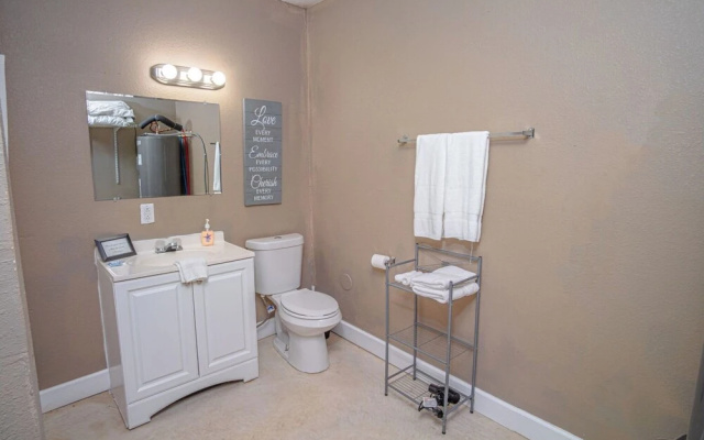 photo 4 of Florida St #B Near Downtown with All Amenities