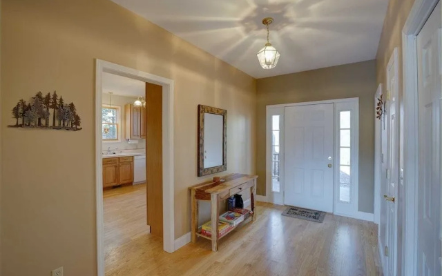 photo 3 of Fontana Lakeview Escape 4 Bedroom Home
