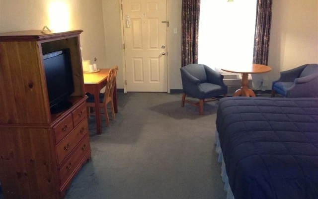 photo 4 of Fontana Village Inn
