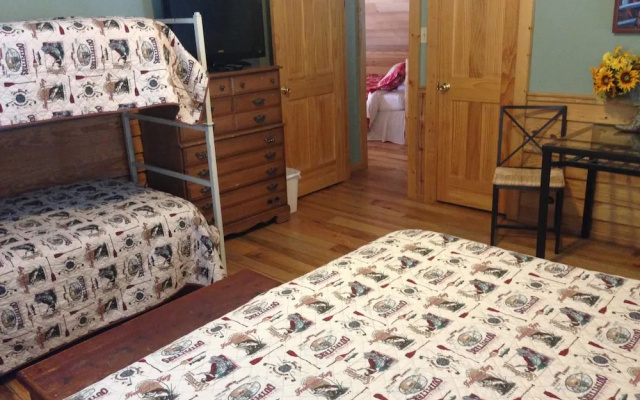 photo 3 of Forest Creek Cabin 3 Bedroom Holiday Home By Pinon Vacation Rentals