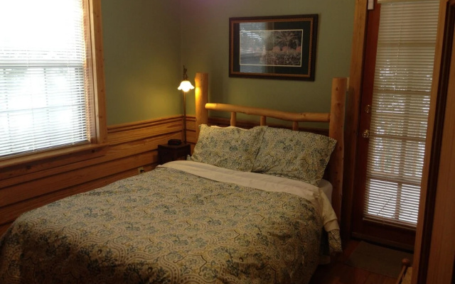 photo 4 of Forest Creek Cabin 3 Bedroom Holiday Home By Pinon Vacation Rentals