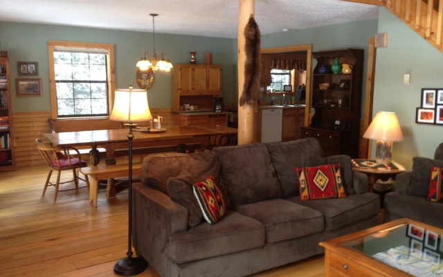 photo 5 of Forest Creek Cabin 3 Bedroom Holiday Home By Pinon Vacation Rentals