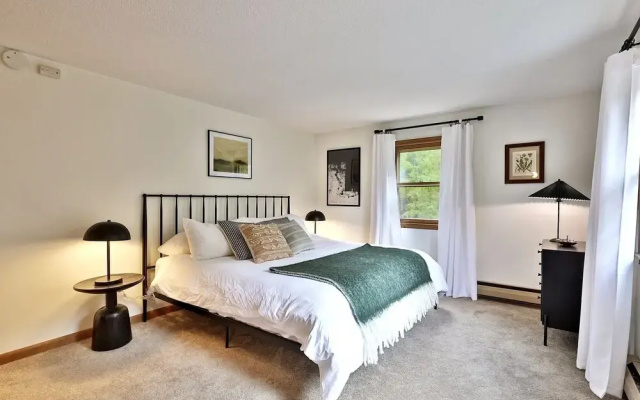 photo 4 of Forest Mountain Escape: Beautiful Mountaintop Escape In Mendon, Vt. 20 Min To Killington/14 To Pico. 4 Bedroom Home