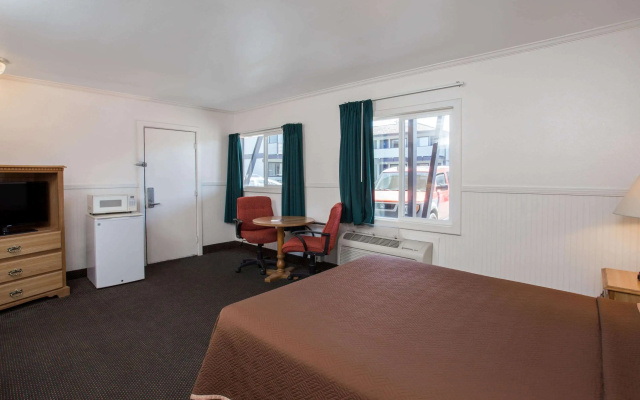 photo 3 of Travelodge by Wyndham Fort Bragg