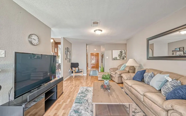 photo 2 of Fort Happy in Katy, 4BR 2 BT, Work-cation, Pet Friendly