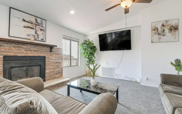 photo 2 of Fountain Hills Home w/ 2 Decks & Mountain Views!