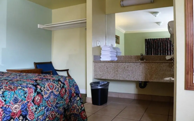 photo 2 of Four Corners motel