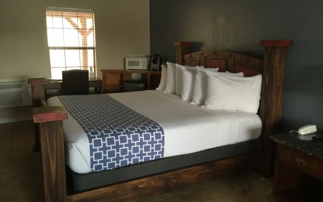 photo 3 of Four Horseman Travel Lodge