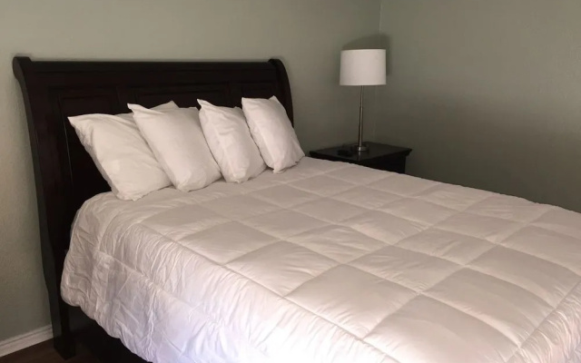 photo 5 of Four Horseman Travel Lodge