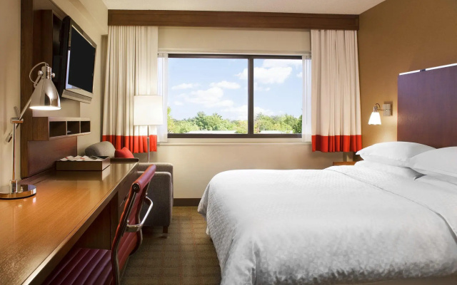 photo 5 of Radisson Hotel Detroit Metro Airport 