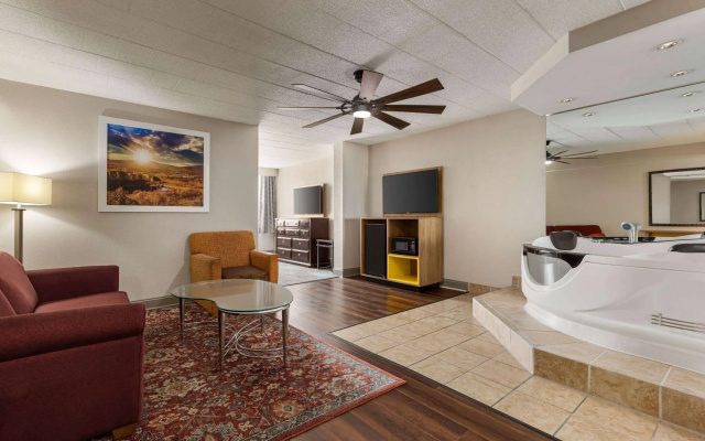 photo 2 of Days Hotel by Wyndham Allentown Airport / Lehigh Valley