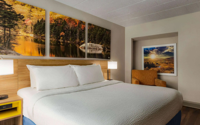 photo 5 of Days Hotel by Wyndham Allentown Airport / Lehigh Valley