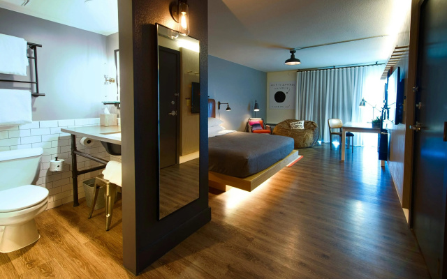 photo 5 of MOXY Phoenix Tempe/ASU Area
