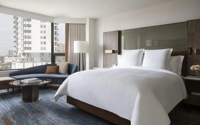 photo 3 of Four Seasons Houston Hotel