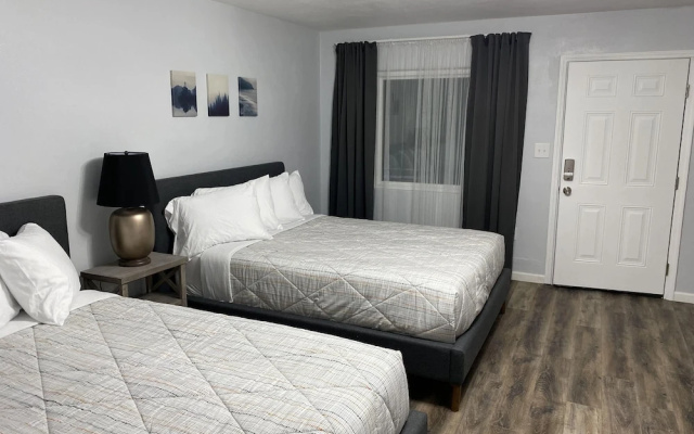 photo 4 of Four Seasons Inn
