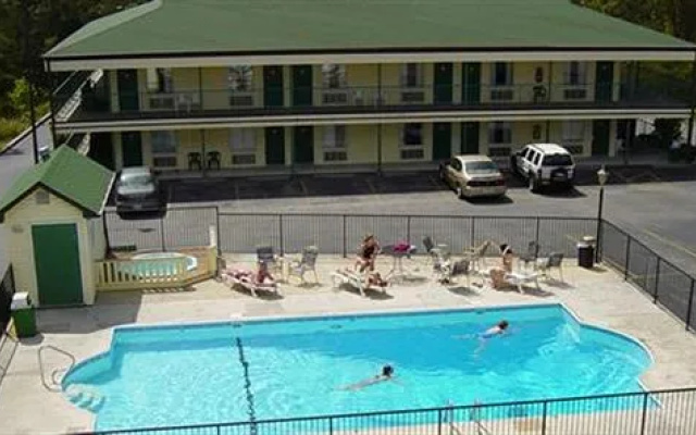 photo 5 of Four Seasons Inn