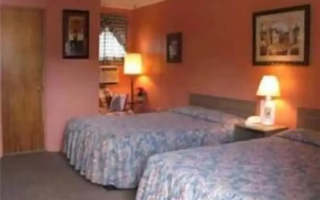 photo 3 of Four Seasons Motel