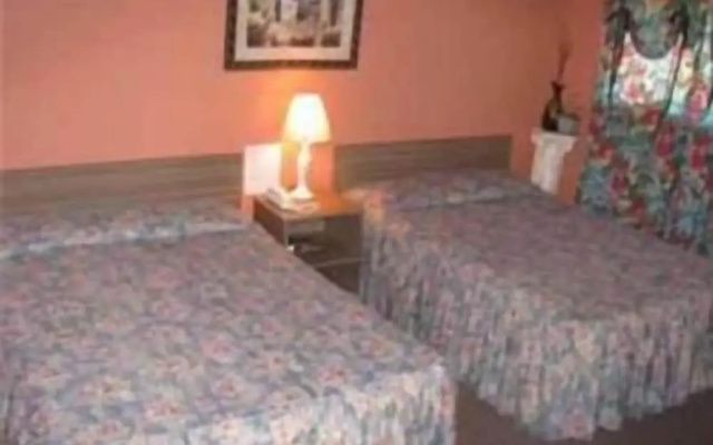photo 4 of Four Seasons Motel