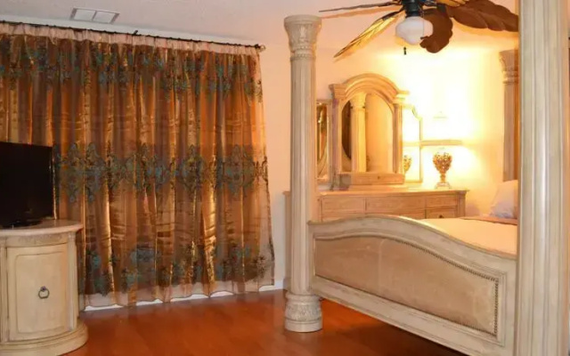 photo 3 of Four-Bedroom House near Universal
