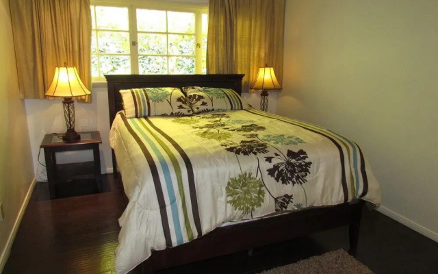 photo 5 of 4 Bedroom Celebrity House with Pool & City View