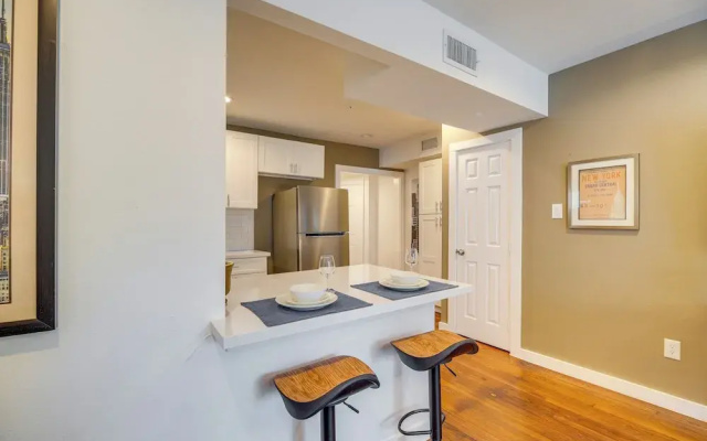 photo 5 of 1 Mi to Dtwn, 8 Mi to Nrg! Fourth Ward Apt w/ W&D